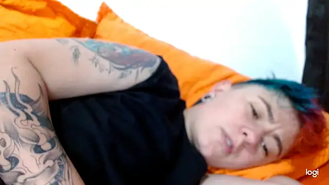 Snapshot of tomboyblue chatting on January 30, 8:53 pm tomboyblue online show from January 30, 8:53 pm