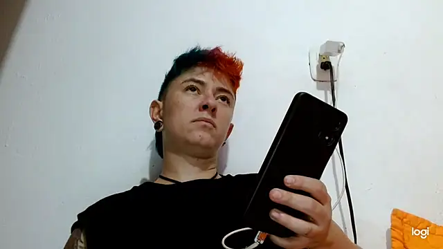 Snapshot of tomboyblue chatting on January 31, 2:04 am tomboyblue online show from January 31, 2:04 am