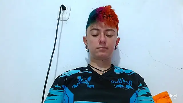 Snapshot of tomboyblue chatting on February 5, 3:52 pm tomboyblue online show from February 5, 3:52 pm