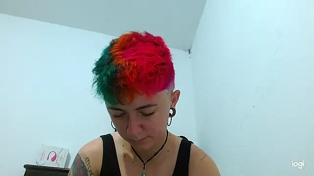 Snapshot of tomboyblue chatting on February 14, 1:40 pm tomboyblue online show from February 14, 1:40 pm