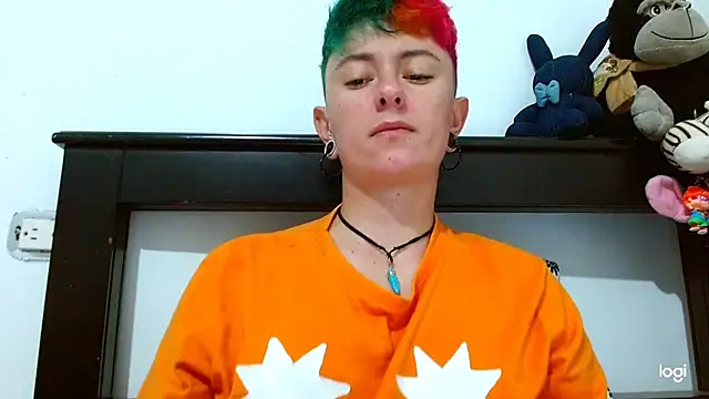 Snapshot of tomboyblue chatting on February 16, 3:37 am tomboyblue online show from February 16, 3:37 am