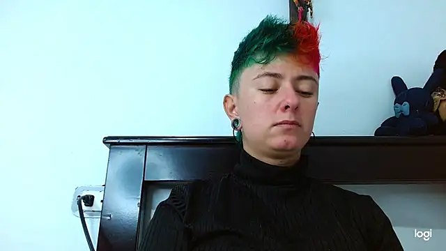 Snapshot of tomboyblue chatting on February 16, 8:33 pm tomboyblue online show from February 16, 8:33 pm