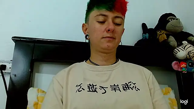 Snapshot of tomboyblue chatting on February 17, 4:48 pm tomboyblue online show from February 17, 4:48 pm