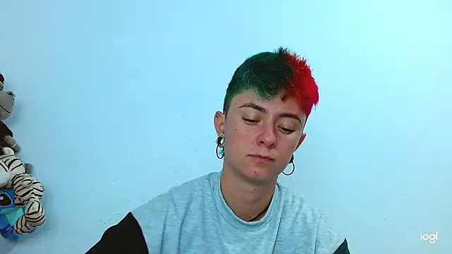 Snapshot of tomboyblue chatting on February 22, 3:45 am tomboyblue online show from February 22, 3:45 am