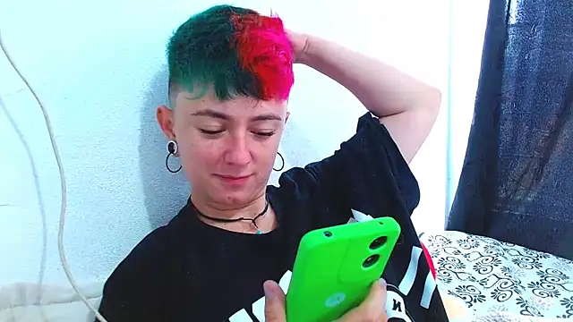 Snapshot of tomboyblue chatting on February 23, 4:02 pm tomboyblue online show from February 23, 4:02 pm