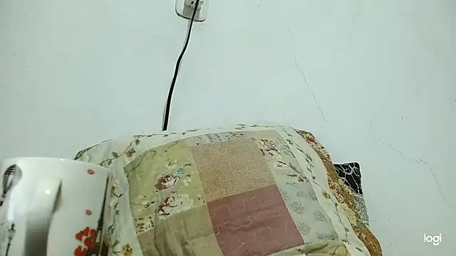 Snapshot of tomboyblue chatting on February 24, 12:52 am tomboyblue online show from February 24, 12:52 am