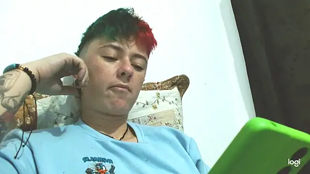 Snapshot of tomboyblue chatting on February 24, 4:38 am tomboyblue online show from February 24, 4:38 am