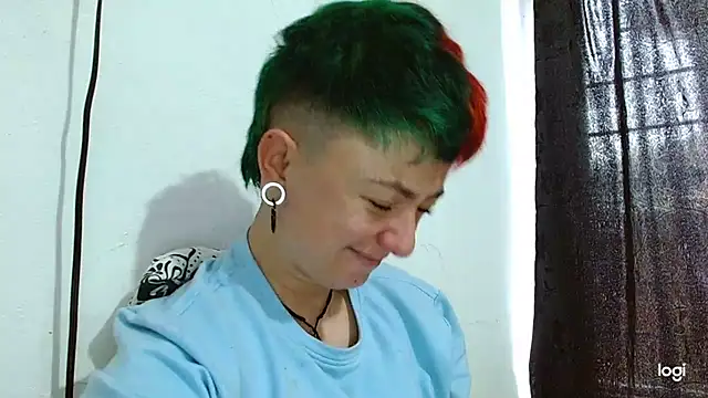 Snapshot of tomboyblue chatting on February 24, 2:37 pm tomboyblue online show from February 24, 2:37 pm