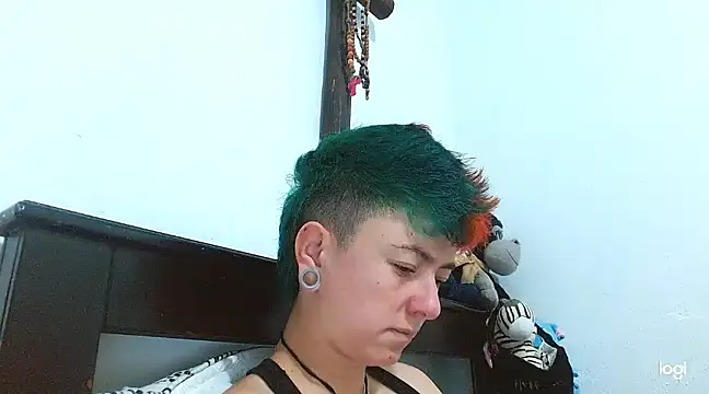 Snapshot of tomboyblue chatting on March 4, 12:33 pm tomboyblue online show from March 4, 12:33 pm