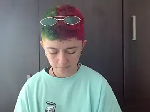 Snapshot of tomboyblue chatting on March 8, 6:47 pm tomboyblue online show from March 8, 6:47 pm