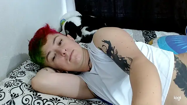 Snapshot of tomboyblue chatting on March 11, 8:53 pm tomboyblue online show from March 11, 8:53 pm