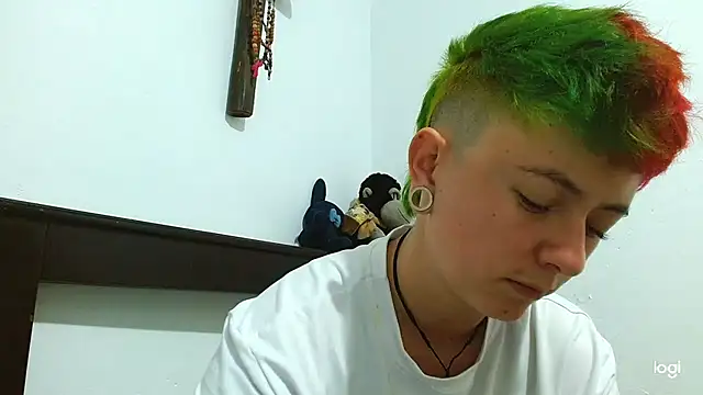 Snapshot of tomboyblue chatting on March 12, 9:45 pm tomboyblue online show from March 12, 9:45 pm