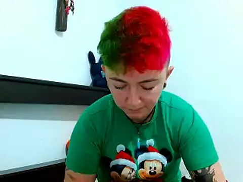 Snapshot of tomboyblue chatting on March 15, 4:32 pm tomboyblue online show from March 15, 4:32 pm