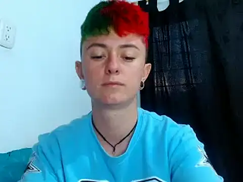 Snapshot of tomboyblue chatting on March 18, 11:09 pm tomboyblue online show from March 18, 11:09 pm