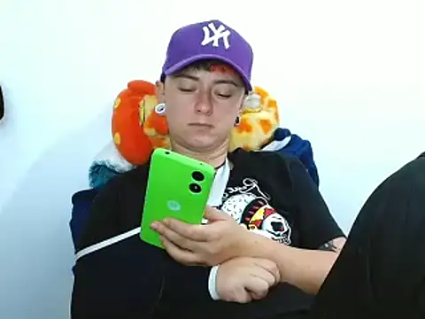 Snapshot of tomboyblue chatting on March 21, 7:35 pm tomboyblue online show from March 21, 7:35 pm