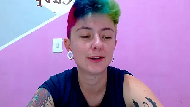 Snapshot of tomboyblue chatting on September 13, 9:03 pm tomboyblue online show from September 13, 9:03 pm