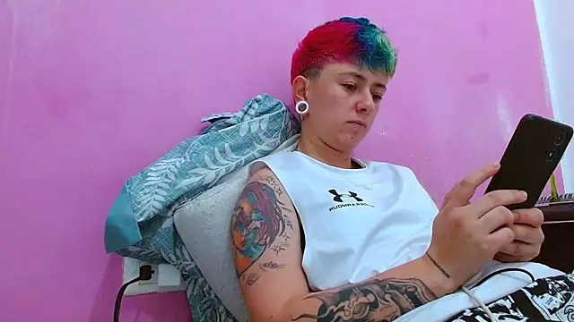 Snapshot of tomboyblue chatting on September 17, 5:25 pm tomboyblue online show from September 17, 5:25 pm