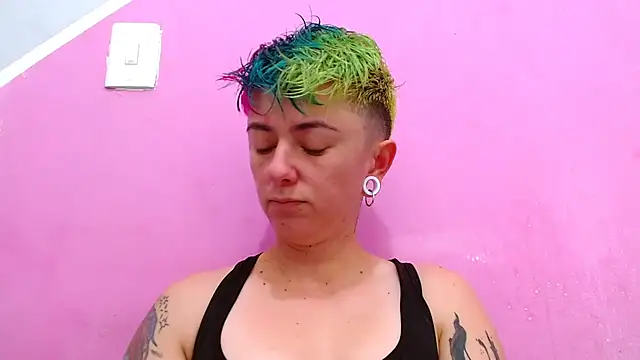 Snapshot of tomboyblue chatting on September 23, 3:15 pm tomboyblue online show from September 23, 3:15 pm