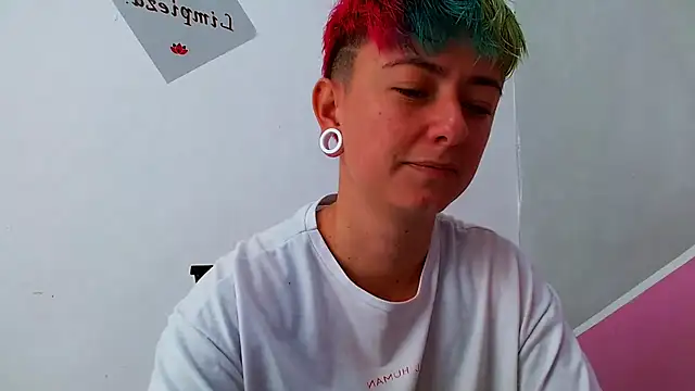 Snapshot of tomboyblue chatting on September 25, 2:54 pm tomboyblue online show from September 25, 2:54 pm