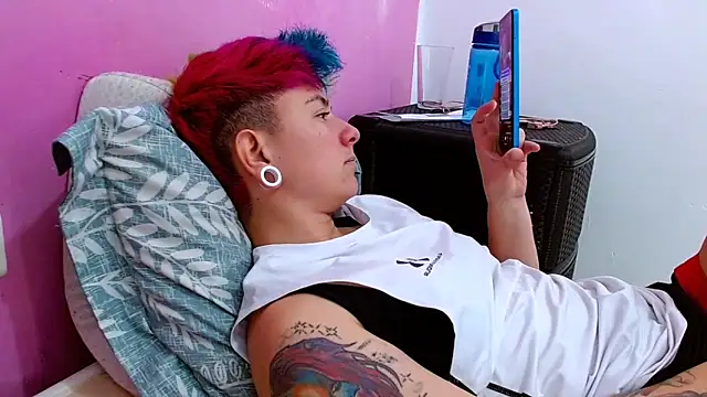 Snapshot of tomboyblue chatting on September 30, 5:29 pm tomboyblue online show from September 30, 5:29 pm