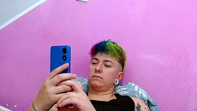 Snapshot of tomboyblue chatting on October 3, 12:07 am tomboyblue online show from October 3, 12:07 am