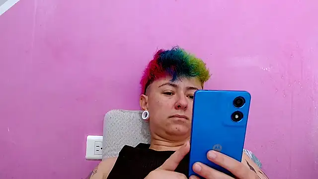 Snapshot of tomboyblue chatting on October 3, 1:41 pm tomboyblue online show from October 3, 1:41 pm