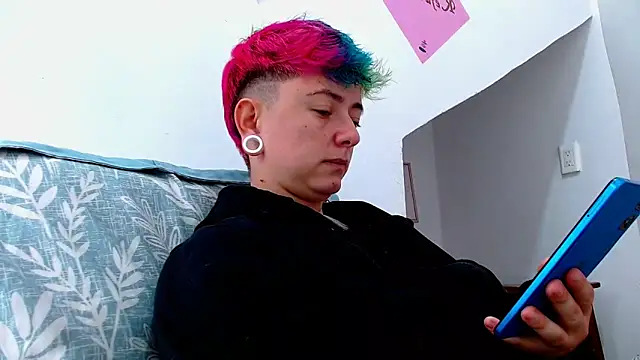 Snapshot of tomboyblue chatting on October 7, 2:03 pm tomboyblue online show from October 7, 2:03 pm