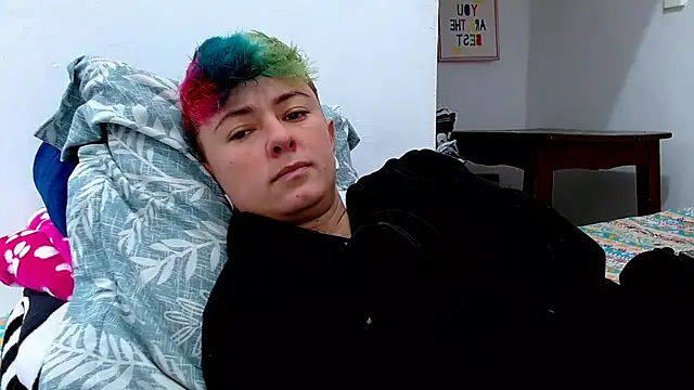 Snapshot of tomboyblue chatting on October 8, 1:42 pm tomboyblue online show from October 8, 1:42 pm