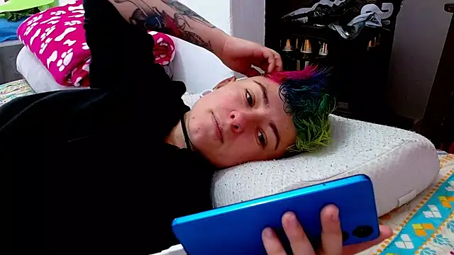 Snapshot of tomboyblue chatting on October 15, 5:35 pm tomboyblue online show from October 15, 5:35 pm