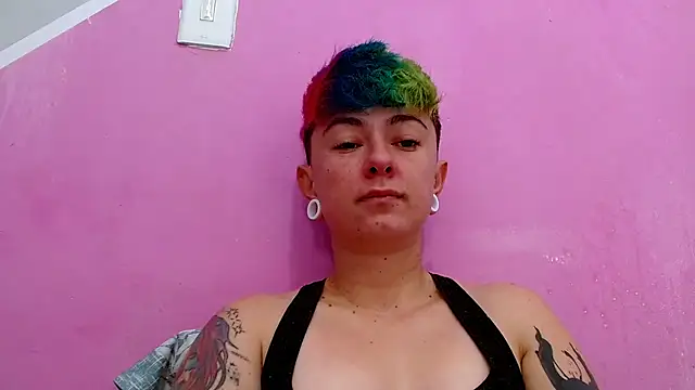 Snapshot of tomboyblue chatting on October 16, 6:20 pm tomboyblue online show from October 16, 6:20 pm