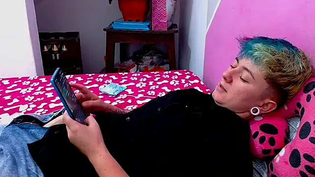 Snapshot of tomboyblue chatting on October 20, 8:09 pm tomboyblue online show from October 20, 8:09 pm