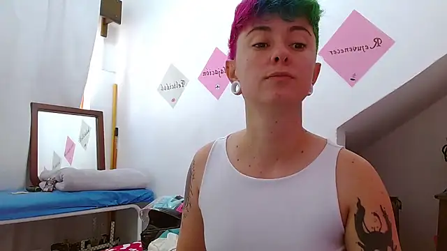 Snapshot of tomboyblue chatting on October 25, 6:02 pm tomboyblue online show from October 25, 6:02 pm