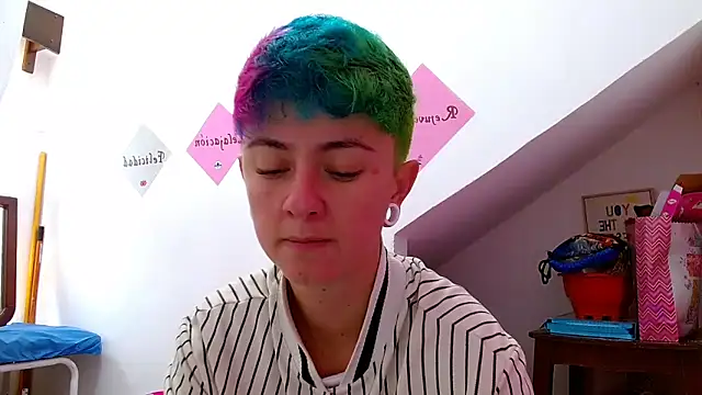 Snapshot of tomboyblue chatting on October 26, 3:07 pm tomboyblue online show from October 26, 3:07 pm