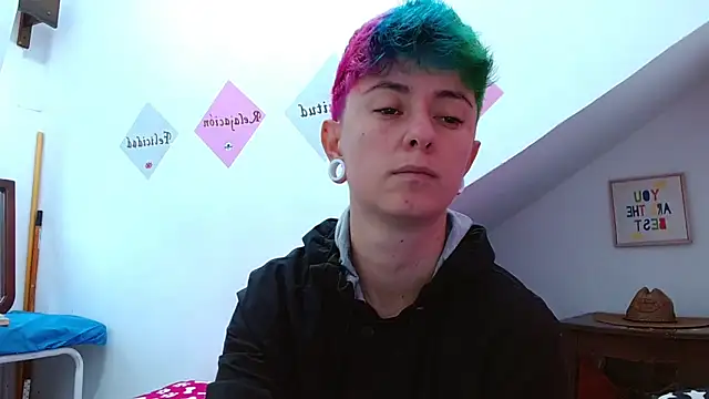 Snapshot of tomboyblue chatting on October 27, 1:48 pm tomboyblue online show from October 27, 1:48 pm