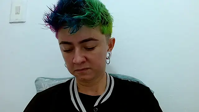 Snapshot of tomboyblue chatting on November 1, 10:23 pm tomboyblue online show from November 1, 10:23 pm