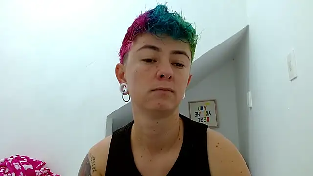 Snapshot of tomboyblue chatting on November 5, 3:01 pm tomboyblue online show from November 5, 3:01 pm