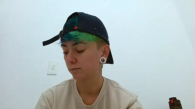 Snapshot of tomboyblue chatting on November 6, 1:45 pm tomboyblue online show from November 6, 1:45 pm