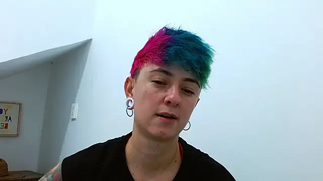 Snapshot of tomboyblue chatting on November 7, 3:39 am tomboyblue online show from November 7, 3:39 am