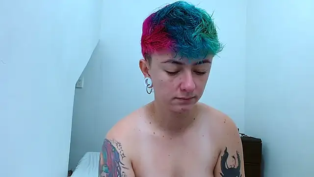 Snapshot of tomboyblue chatting on November 7, 3:45 pm tomboyblue online show from November 7, 3:45 pm