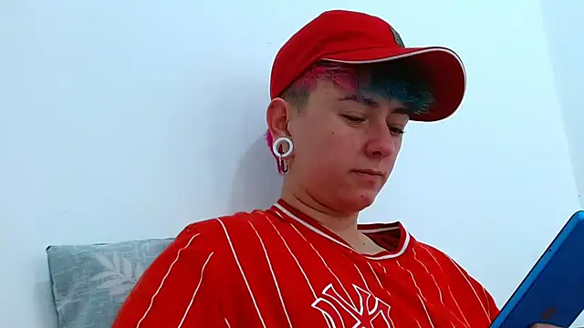 Snapshot of tomboyblue chatting on November 8, 7:45 pm tomboyblue online show from November 8, 7:45 pm