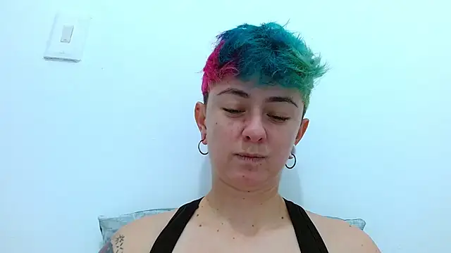 Snapshot of tomboyblue chatting on November 12, 2:34 am tomboyblue online show from November 12, 2:34 am