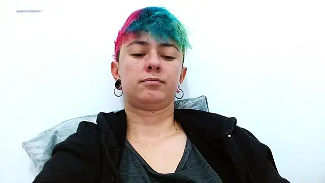 Snapshot of tomboyblue chatting on November 13, 3:55 pm tomboyblue online show from November 13, 3:55 pm