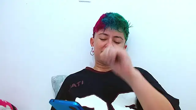 Snapshot of tomboyblue chatting on November 17, 3:18 pm tomboyblue online show from November 17, 3:18 pm