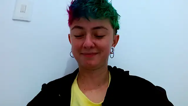 Snapshot of tomboyblue chatting on November 20, 1:00 pm tomboyblue online show from November 20, 1:00 pm