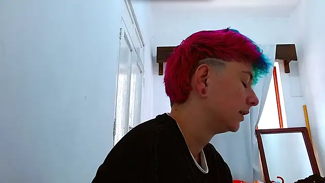 Snapshot of tomboyblue chatting on November 22, 4:06 pm tomboyblue online show from November 22, 4:06 pm