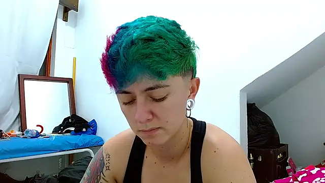 Snapshot of tomboyblue chatting on November 23, 4:12 am tomboyblue online show from November 23, 4:12 am