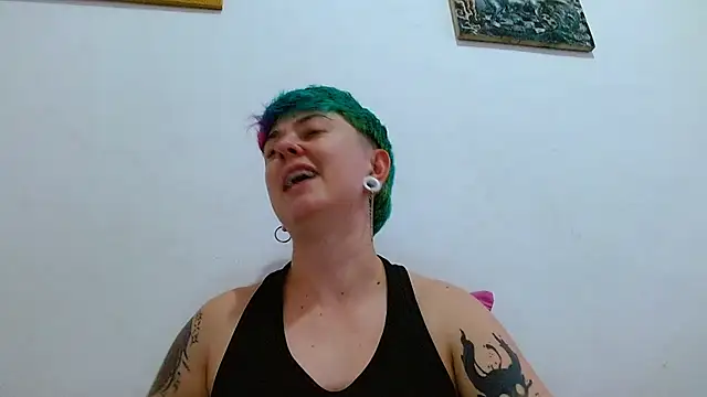 Snapshot of tomboyblue chatting on November 27, 8:44 pm tomboyblue online show from November 27, 8:44 pm