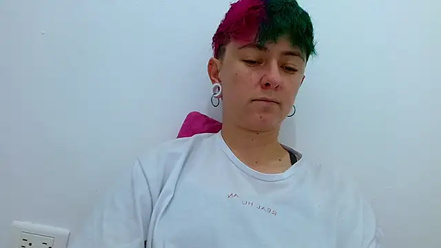 Snapshot of tomboyblue chatting on November 29, 7:06 pm tomboyblue online show from November 29, 7:06 pm