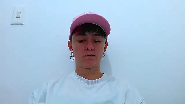 Snapshot of tomboyblue chatting on December 2, 3:29 pm tomboyblue online show from December 2, 3:29 pm