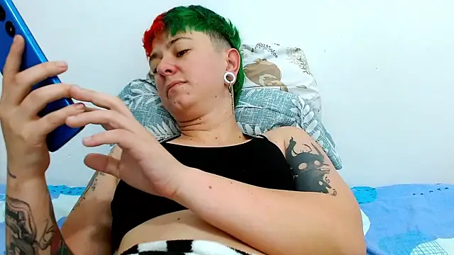 tomboyblue online show from January 11, 12:43 pm